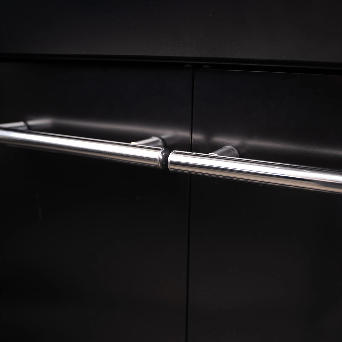 SANTOS S-518 Mit Seiten- Und Heckbrenner, Schwarz, Inkl. Drehspieß, Rostheber & Silikonablage & Graviertes ZWILLING Pro Messer 15 SANTOS S-518 Mit Seiten- Und Heckbrenner, Schwarz, Inkl. Drehspieß, Rostheber & Silikonablage & Graviertes ZWILLING Pro Messer – Bild 15