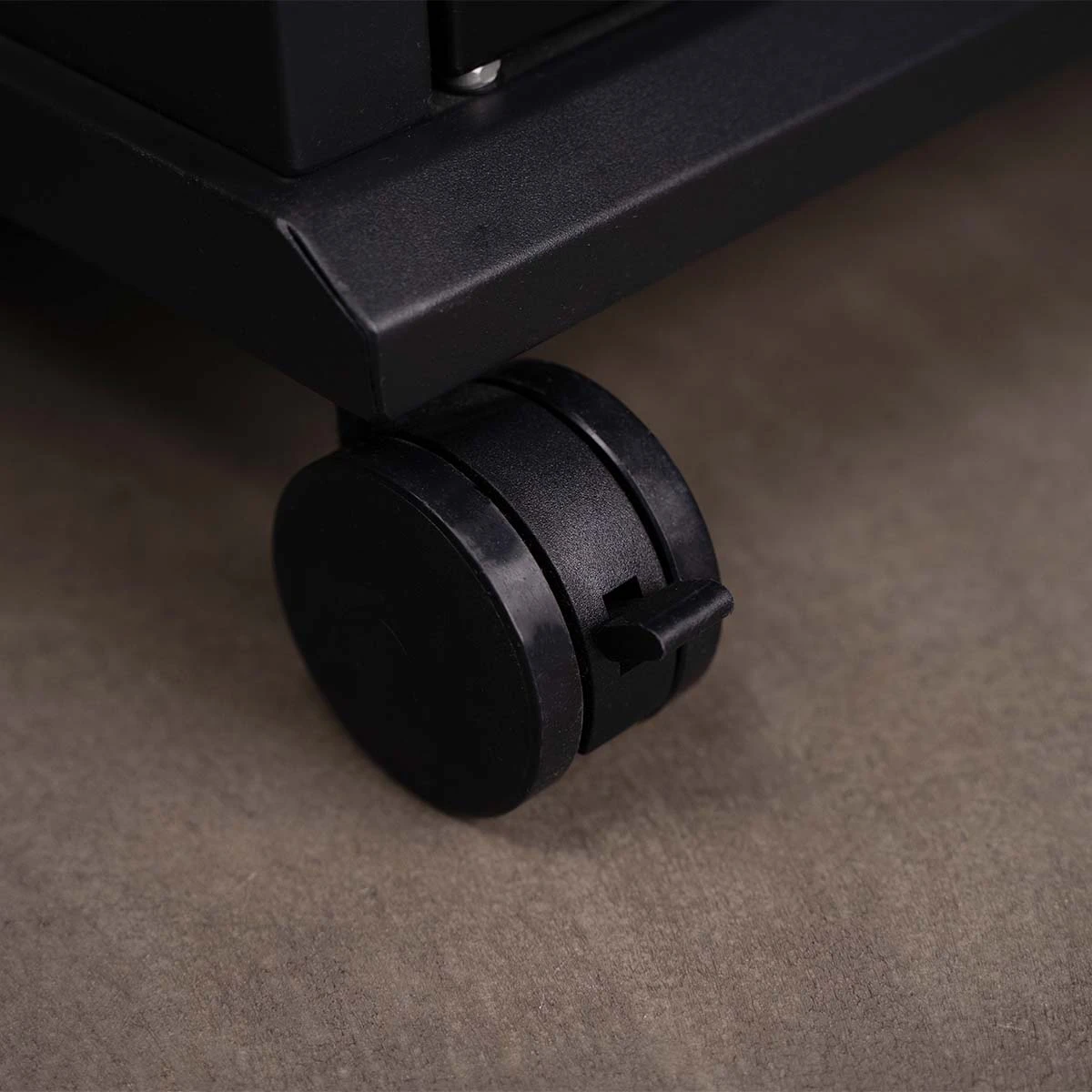 SANTOS S-518 Mit Seiten- Und Heckbrenner, Schwarz, Inkl. Drehspieß, Rostheber & Silikonablage & Graviertes ZWILLING Pro Messer 5 SANTOS S-518 Mit Seiten- Und Heckbrenner, Schwarz, Inkl. Drehspieß, Rostheber & Silikonablage & Graviertes ZWILLING Pro Messer – Bild 5