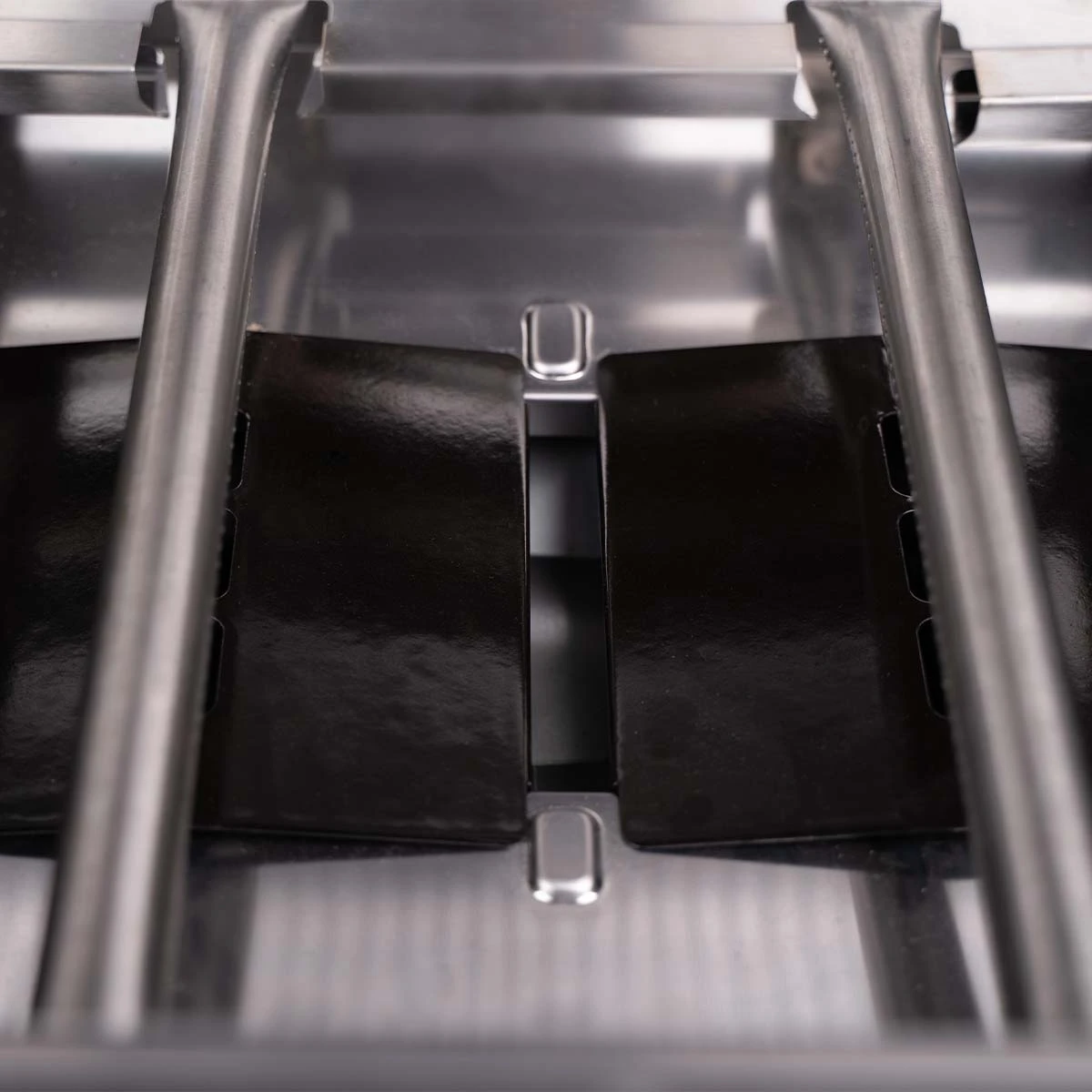 SANTOS S-518 Mit Seiten- Und Heckbrenner, Schwarz, Inkl. Drehspieß, Rostheber & Silikonablage & Graviertes ZWILLING Pro Messer 2 SANTOS S-518 Mit Seiten- Und Heckbrenner, Schwarz, Inkl. Drehspieß, Rostheber & Silikonablage & Graviertes ZWILLING Pro Messer – Bild 2