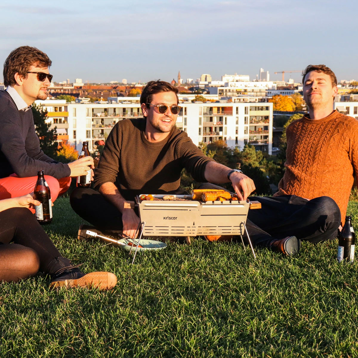 Knister Grill Premium – Tragbarer Holzkohlegrill Aus Edelstahl 3 Knister Grill Premium – Tragbarer Holzkohlegrill Aus Edelstahl – Bild 3