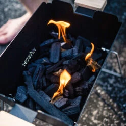 Knister Grill Small – Tragbarer Holzkohlegrill -Broil King Verkäufe knister grill small tragbarer holzkohlegrill c1fd3b0086ec10a39327849c70cffbf5