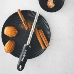 Microplane Premium Gewürzreibe Schwarz 8 Microplane Premium Gewürzreibe Schwarz -Broil King Verkäufe microplane premium gewuerzreibe schwarz 893c277512a7e06745b911029037cd87