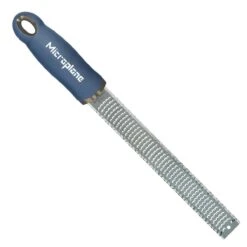 Microplane Premium Reibe / Zester, Denim Blau -Broil King Verkäufe microplane premium reibe zester denim blau d95f00301ee9479dca78ff2207f3d3d7