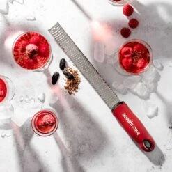 Microplane Premium Reibe / Zester, Granatapfelrot -Broil King Verkäufe microplane premium reibe zester granatapfelrot ff3079aa465a72850567454503807913