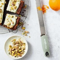 Microplane Premium Reibe / Zester, Salbei Grün -Broil King Verkäufe microplane premium reibe zester salbei gruen d3dbe6a565979d43098d81dc05de9658