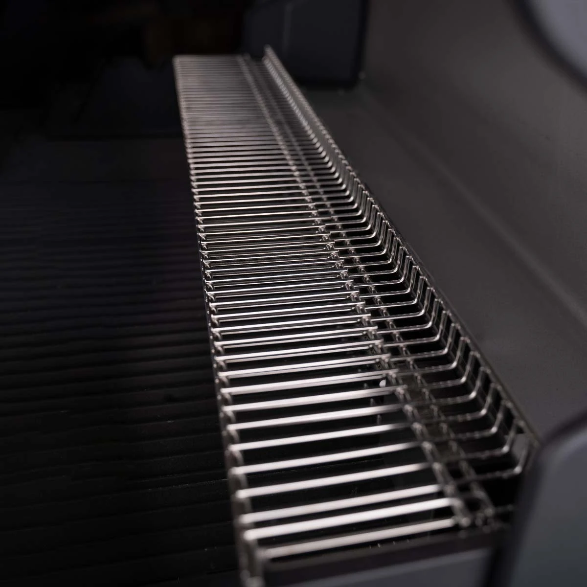 SANTOS S-418 Mit Seiten- & Heckbrenner, Edelstahl Inkl. Drehspieß, Rostheber & Silikonablage 3 SANTOS S-418 Mit Seiten- & Heckbrenner, Edelstahl Inkl. Drehspieß, Rostheber & Silikonablage – Bild 3